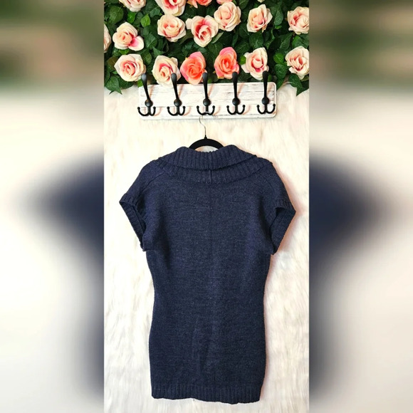 Razzle Dazzle Classic Short Sleeve Knit Tunic (NWOT) - Picture 3 of 4